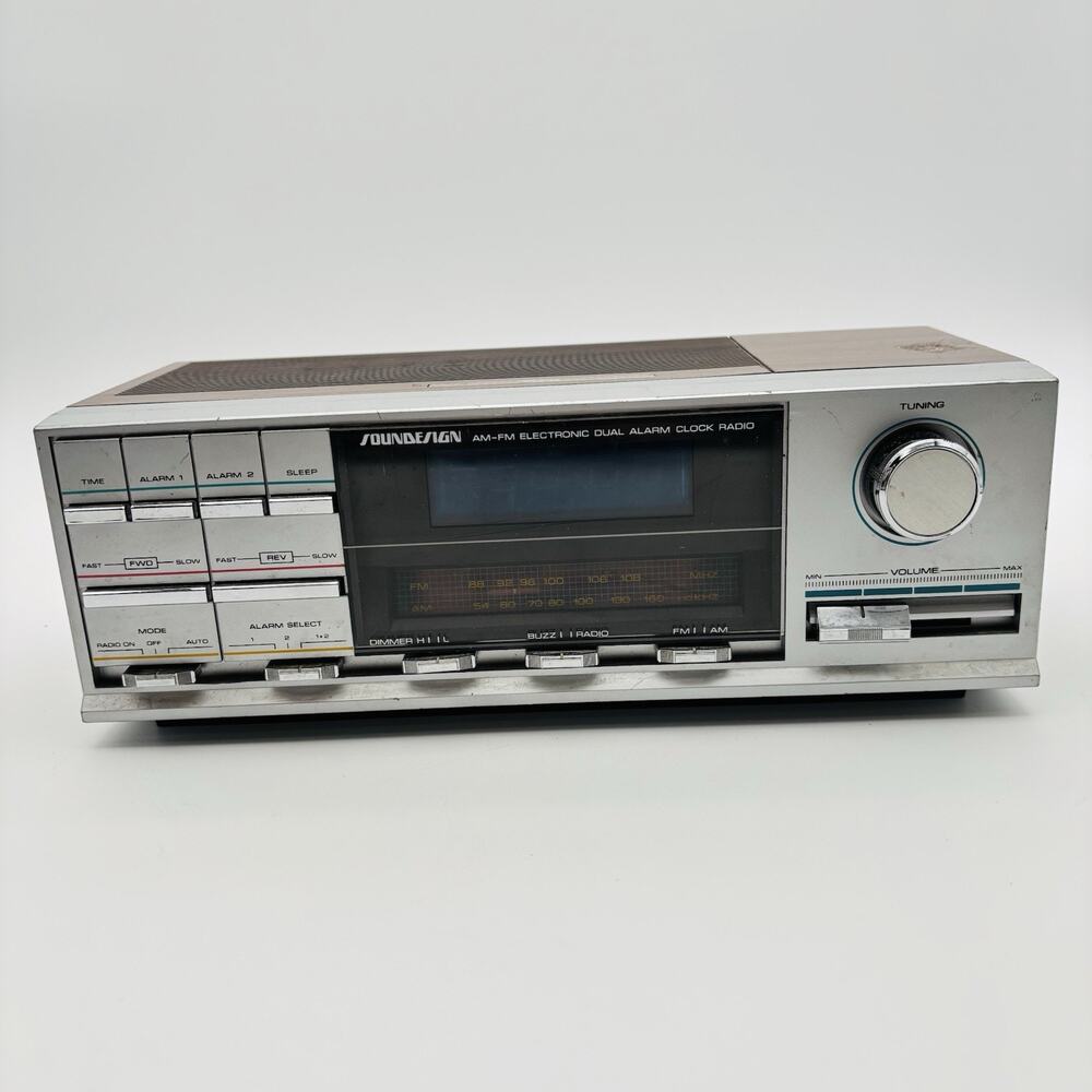 Soundesign AM/FM Dual Alarm Clock Radio - Model 3789 (A) Vintage Woodgrain Works